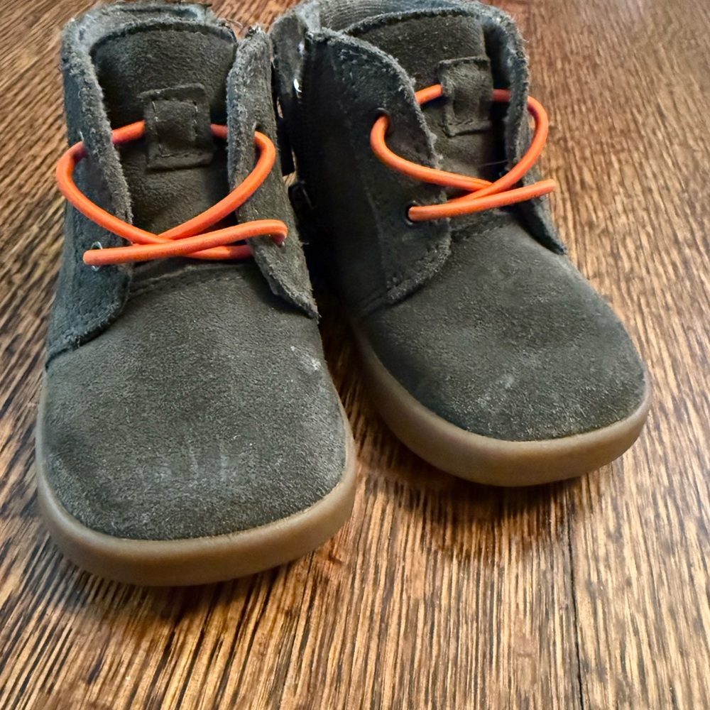 UGG toddler boots US size 4/5 great condition